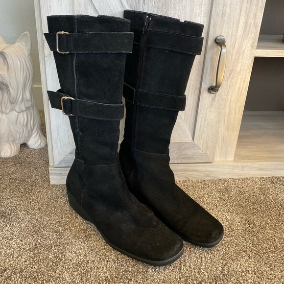 Etienne Aigner Tall Signature Suede Buckle Wedge Boots Size 10 Leather - Picture 9 of 14